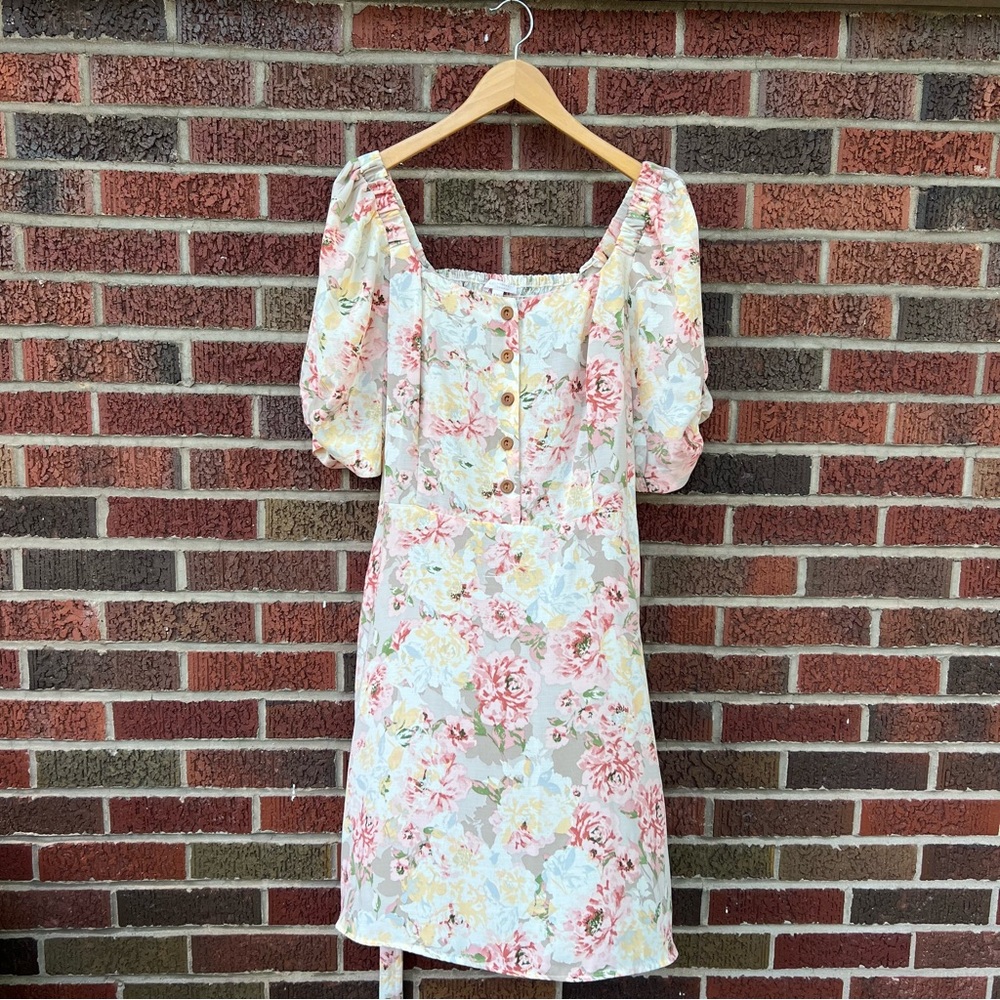 Lauren Conrad White and Light Pink Floral Sweetheart Button 1/2 Sleeve Dress